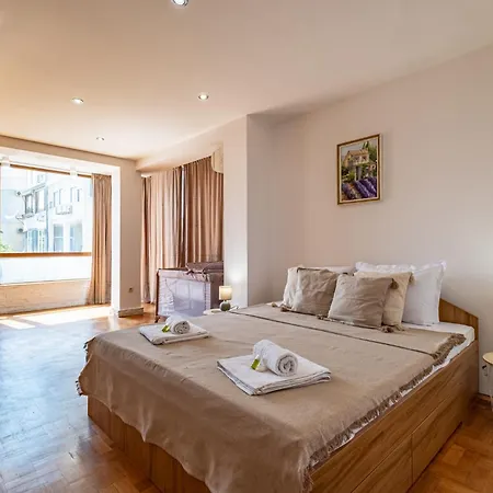 Sunny In The Center Of For 5guests Varna