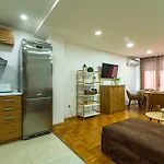 Sunny In The Center Of For 5guests Appartement