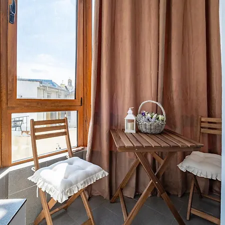 Sunny In The Center Of For 5guests Appartement