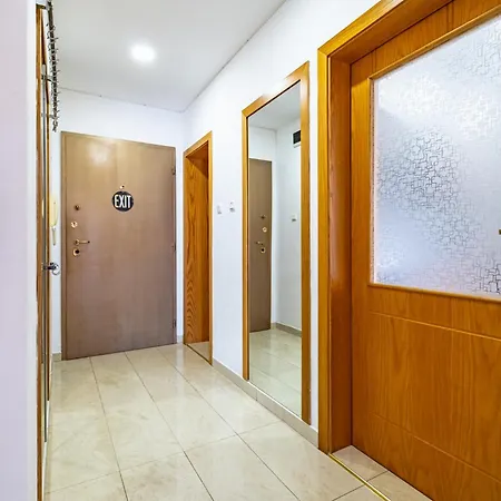 Sunny In The Center Of For 5guests Варна