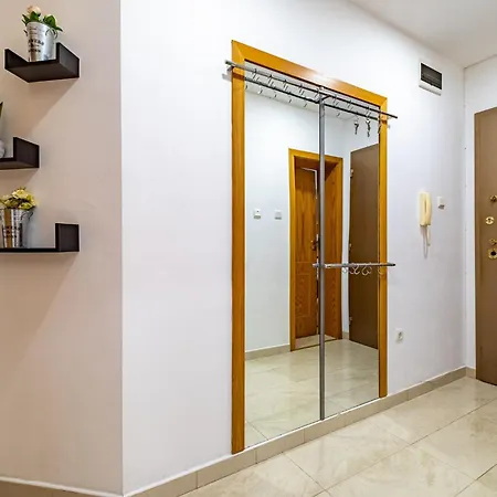 Sunny In The Center Of For 5guests Варна